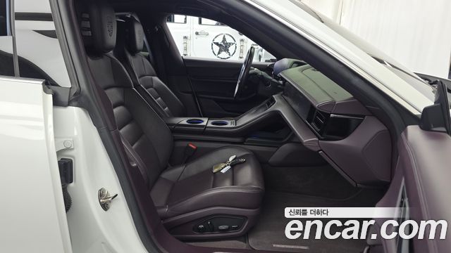 Porsche Taycan 2021 — photo 17