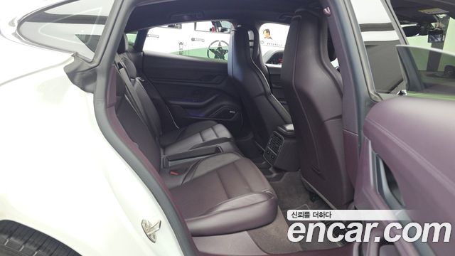 Porsche Taycan 2021 — photo 18
