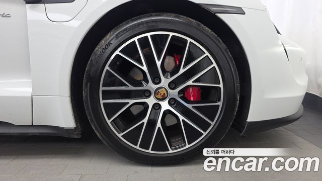Porsche Taycan 2021 — photo 7