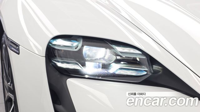 Porsche Taycan 2021 — photo 8