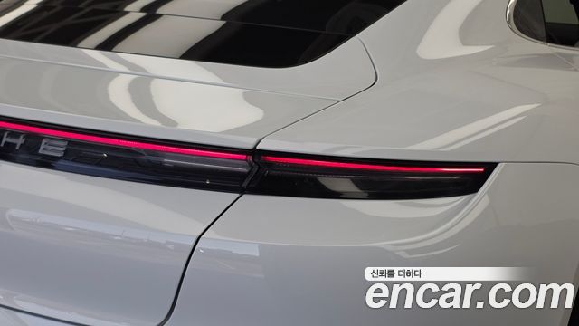 Porsche Taycan 2021 — photo 9