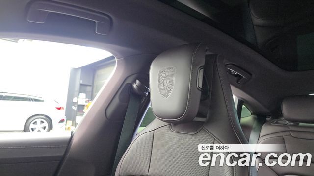 Porsche Taycan 2021 — photo 30