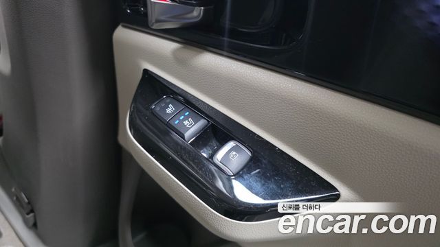 Kia Canival 2023 — photo 17