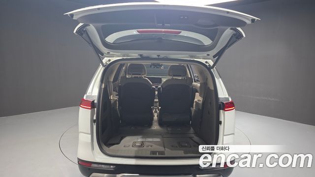 Kia Canival 2023 — photo 19