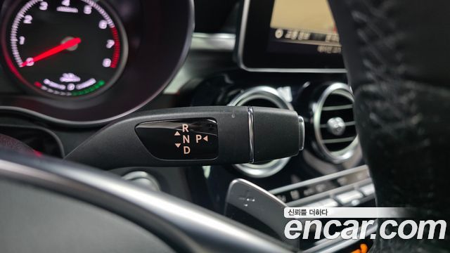 Mercedes-Benz C-Class 2018 — photo 12