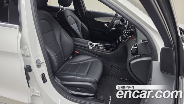 Mercedes-Benz C-Class 2018 — photo 17