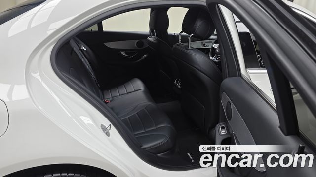Mercedes-Benz C-Class 2018 — photo 18