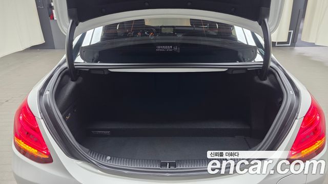 Mercedes-Benz C-Class 2018 — photo 22