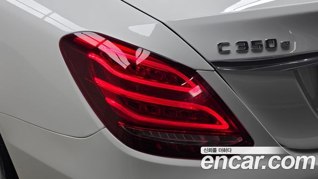 Mercedes-Benz C-Class 2018 — photo 9