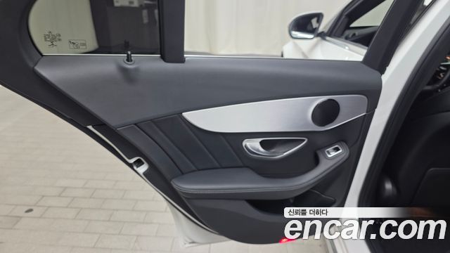 Mercedes-Benz C-Class 2018 — photo 15