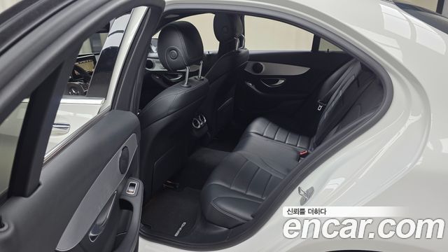 Mercedes-Benz C-Class 2018 — photo 16
