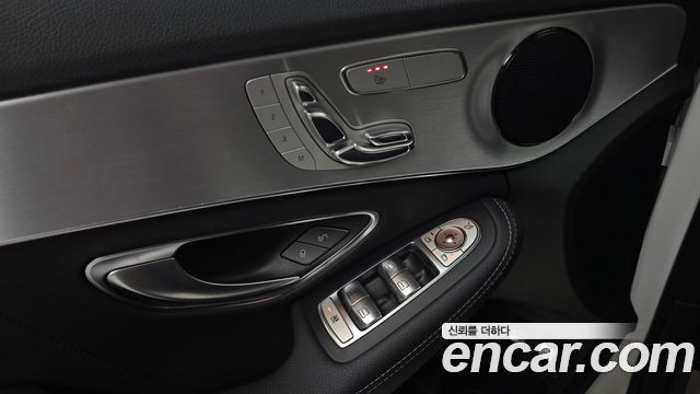 Mercedes-Benz C-Class 2018 — photo 27