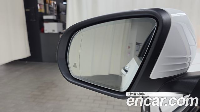 Mercedes-Benz C-Class 2018 — photo 29