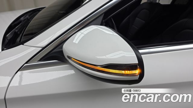 Mercedes-Benz C-Class 2018 — photo 30