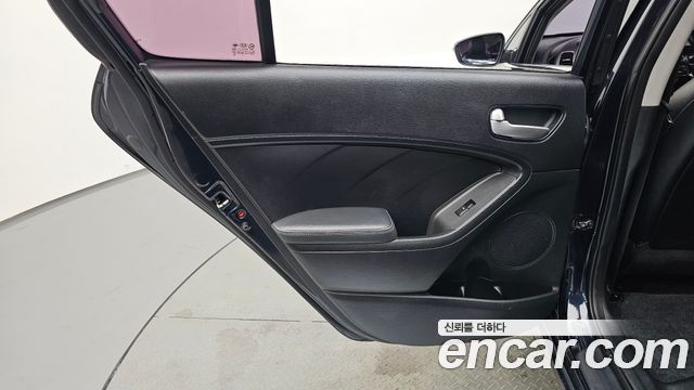 Kia K3 2018 — photo 15