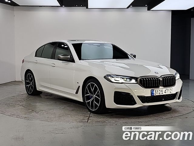 BMW 5-Series 2022 — photo 2