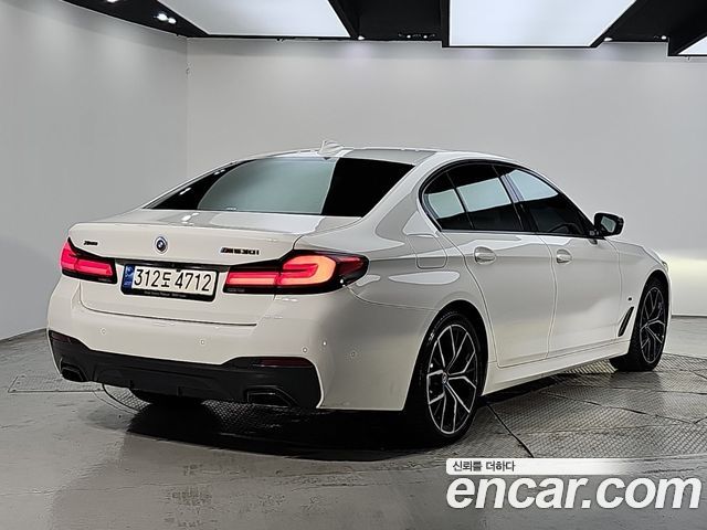 BMW 5-Series 2022 — photo 4