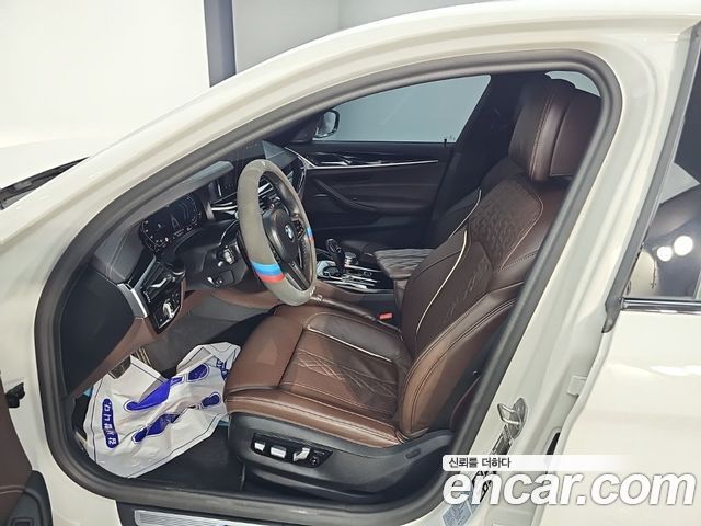 BMW 5-Series 2022 — photo 11