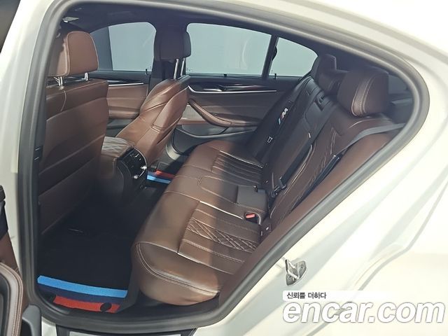 BMW 5-Series 2022 — photo 12