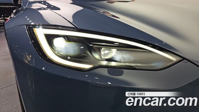 Tesla Model S 2026 — photo 8