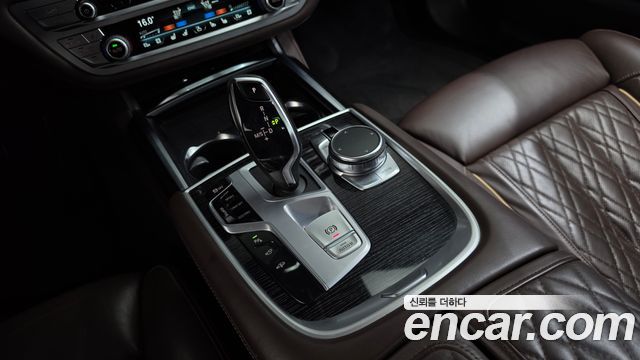 BMW 7-Series 2020 — photo 12