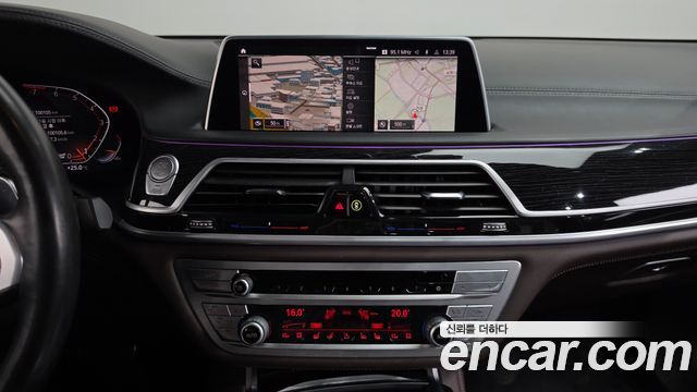BMW 7-Series 2020 — photo 18