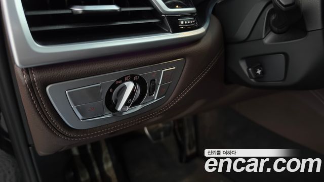 BMW 7-Series 2020 — photo 26