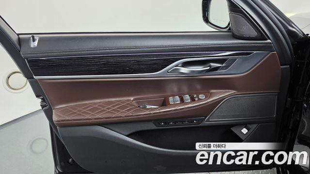 BMW 7-Series 2020 — photo 14