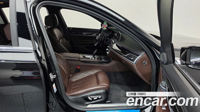 BMW 7-Series 2020 — photo 16