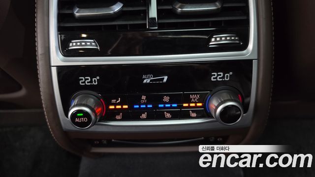 BMW 7-Series 2020 — photo 31