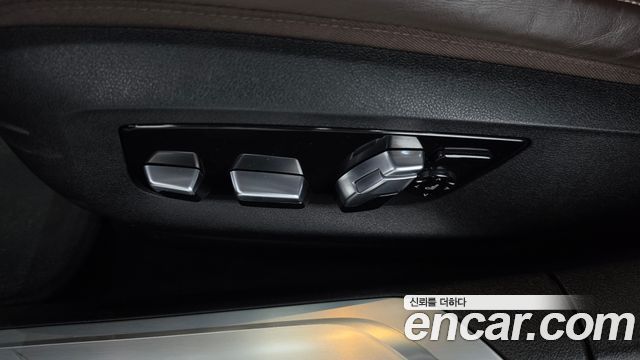 BMW 7-Series 2020 — photo 32