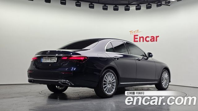 Mercedes-Benz E-Class 2022 — photo 2