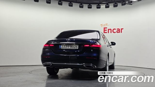 Mercedes-Benz E-Class 2022 — photo 4