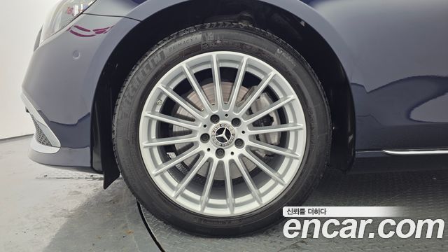 Mercedes-Benz E-Class 2022 — photo 5