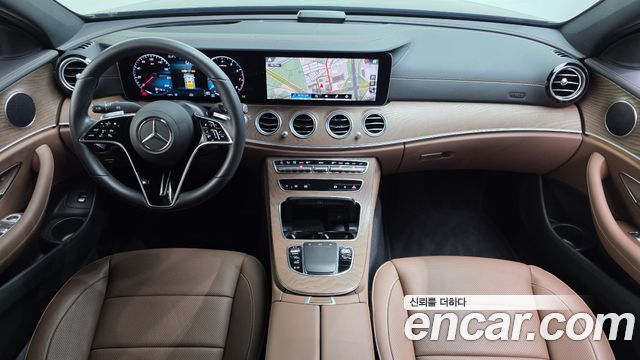 Mercedes-Benz E-Class 2022 — photo 10