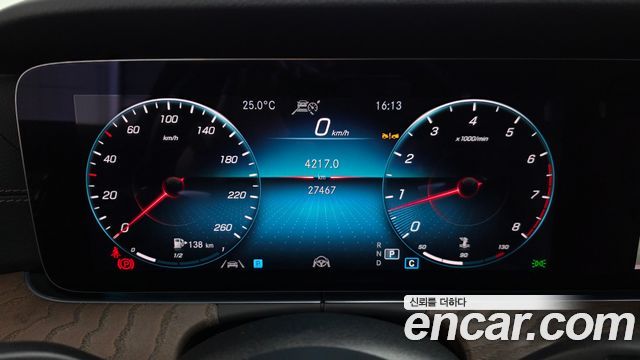 Mercedes-Benz E-Class 2022 — photo 11