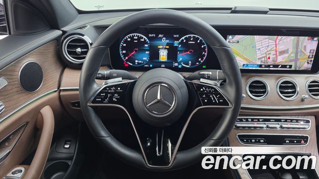 Mercedes-Benz E-Class 2022 — photo 19