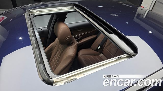 Mercedes-Benz E-Class 2022 — photo 25
