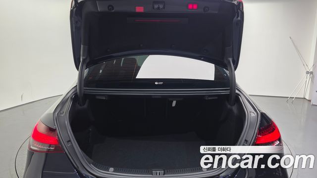 Mercedes-Benz E-Class 2022 — photo 26