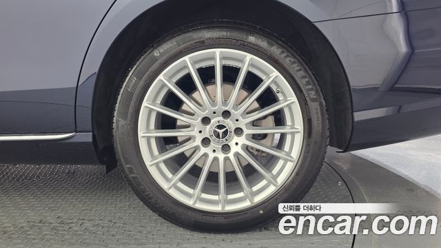 Mercedes-Benz E-Class 2022 — photo 7