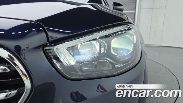 Mercedes-Benz E-Class 2022 — photo 8