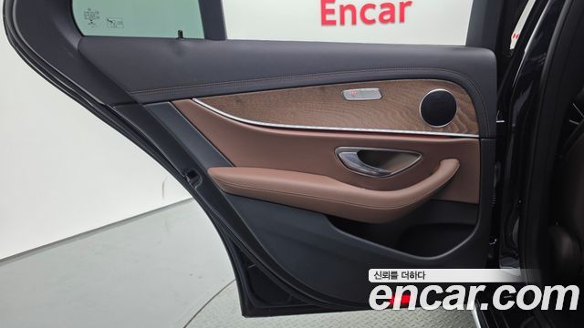 Mercedes-Benz E-Class 2022 — photo 15