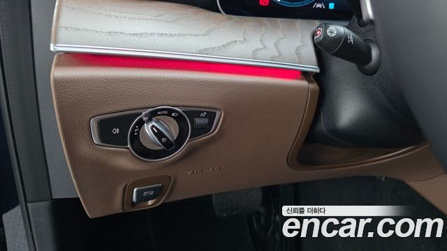 Mercedes-Benz E-Class 2022 — photo 28