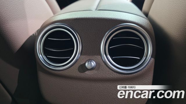 Mercedes-Benz E-Class 2022 — photo 31