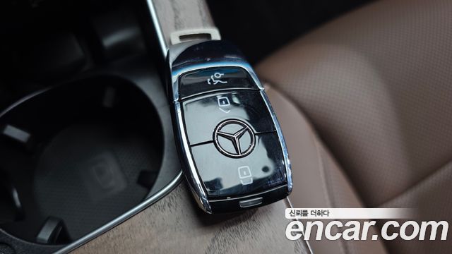 Mercedes-Benz E-Class 2022 — photo 32