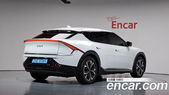 Kia EV6 2024 — photo 2
