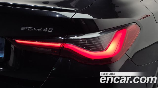 BMW i4 2024 — photo 9
