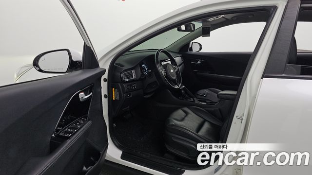 Kia Niro 2018 — photo 13