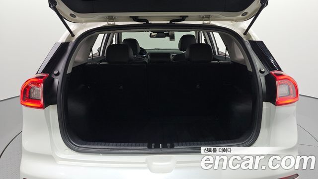 Kia Niro 2018 — photo 21