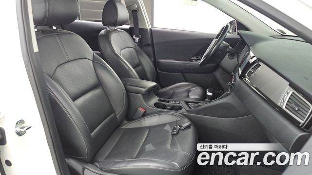Kia Niro 2018 — photo 25